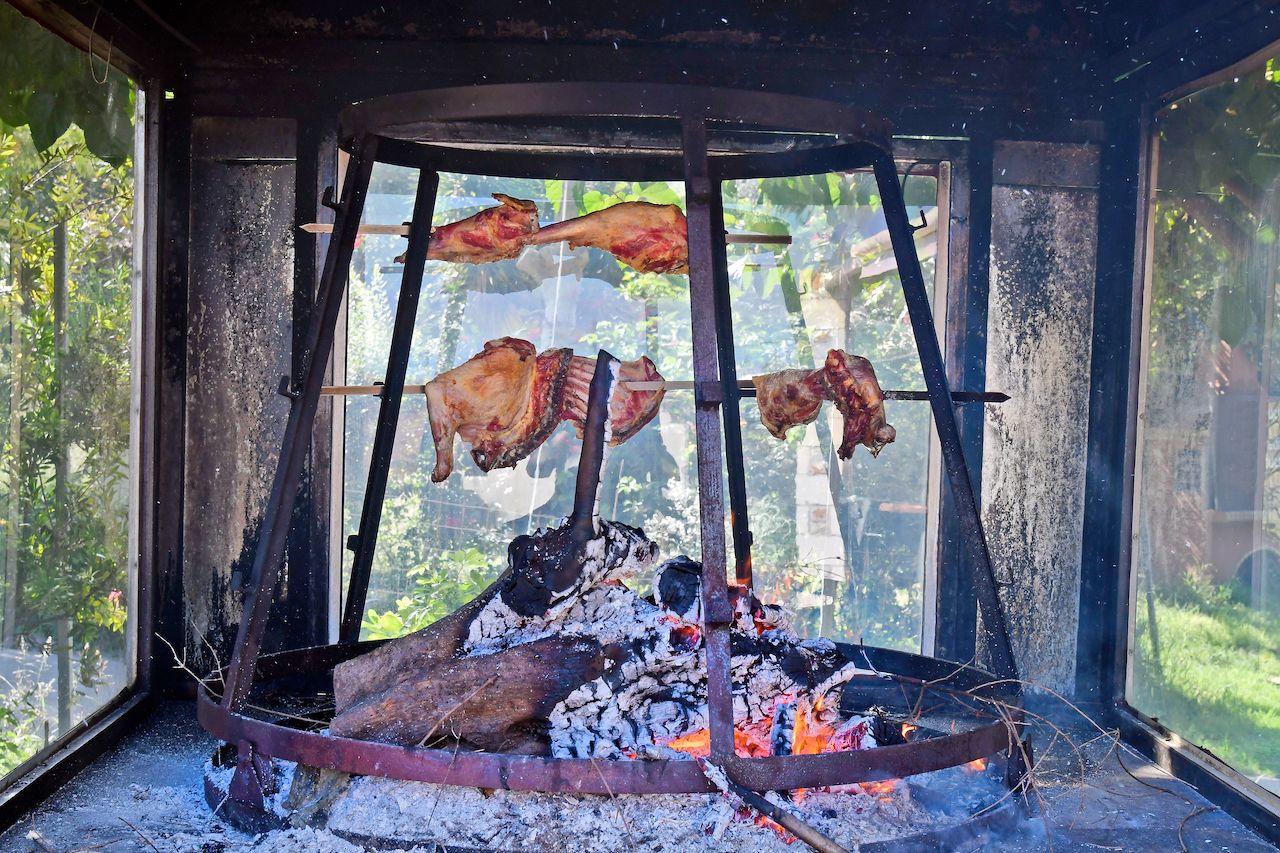 Lamb over open fire (antikristo)